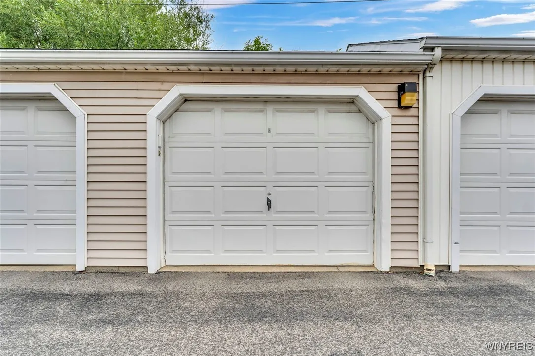 571 Burroughs Drive, Amherst, New York 14226, Amherst, New York 14226, 2 Bedrooms Bedrooms, 8 Rooms Rooms,1 BathroomBathrooms,Residential,For Sale,571 Burroughs Drive, Amherst, New York 14226,B1627870