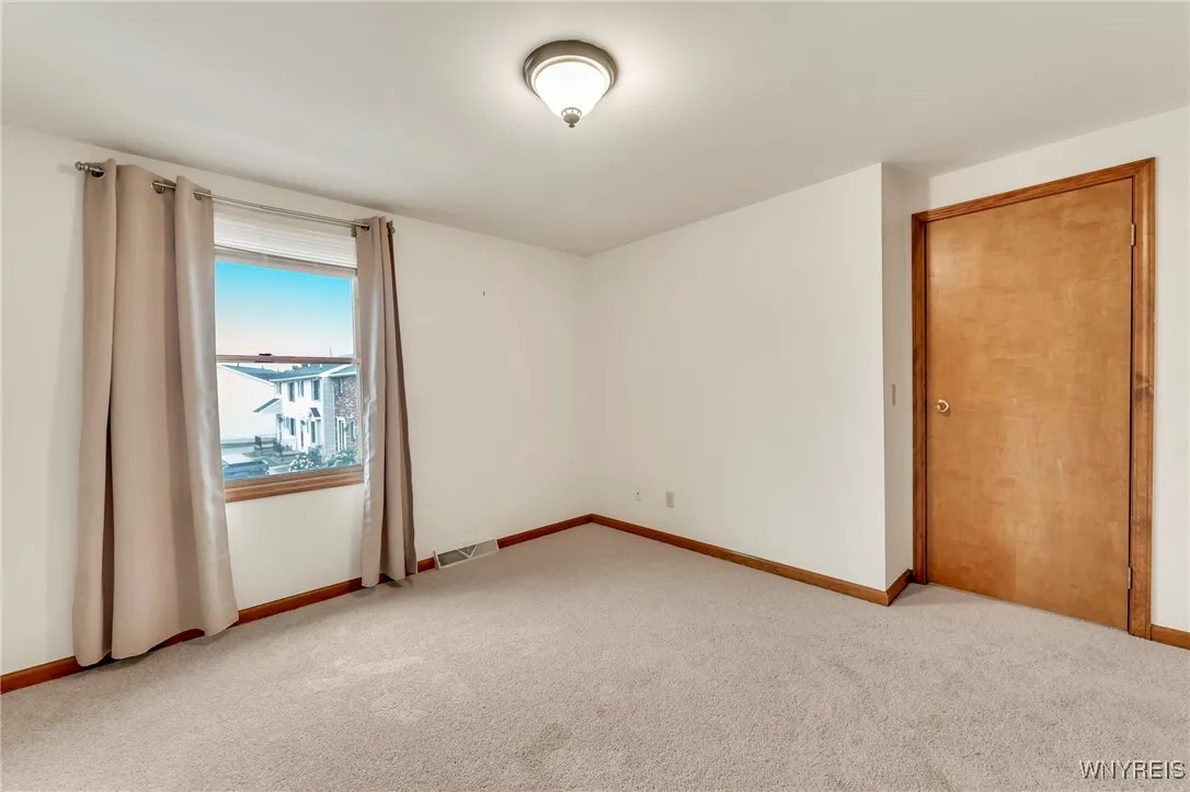 571 Burroughs Drive, Amherst, New York 14226, Amherst, New York 14226, 2 Bedrooms Bedrooms, 8 Rooms Rooms,1 BathroomBathrooms,Residential,For Sale,571 Burroughs Drive, Amherst, New York 14226,B1627870