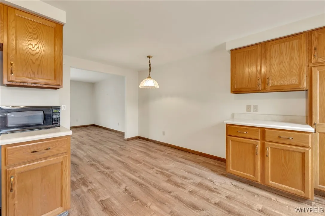 571 Burroughs Drive, Amherst, New York 14226, Amherst, New York 14226, 2 Bedrooms Bedrooms, 8 Rooms Rooms,1 BathroomBathrooms,Residential,For Sale,571 Burroughs Drive, Amherst, New York 14226,B1627870