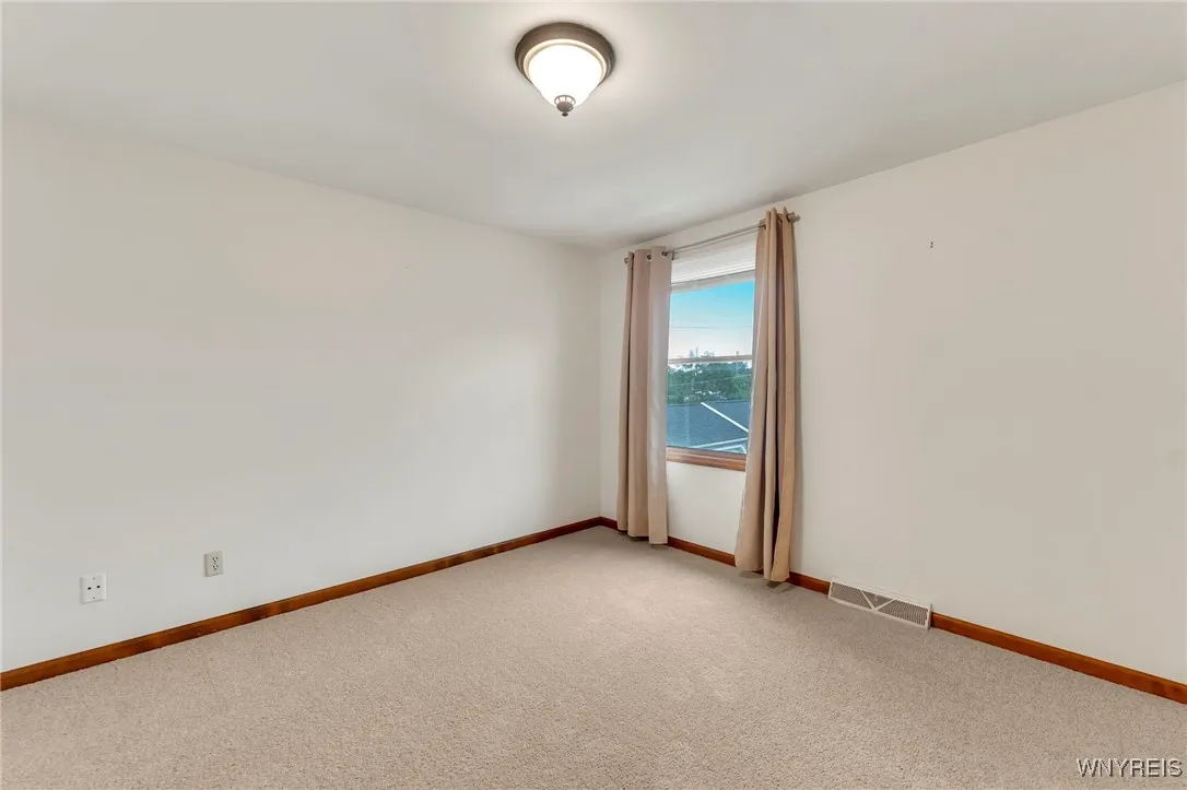 571 Burroughs Drive, Amherst, New York 14226, Amherst, New York 14226, 2 Bedrooms Bedrooms, 8 Rooms Rooms,1 BathroomBathrooms,Residential,For Sale,571 Burroughs Drive, Amherst, New York 14226,B1627870