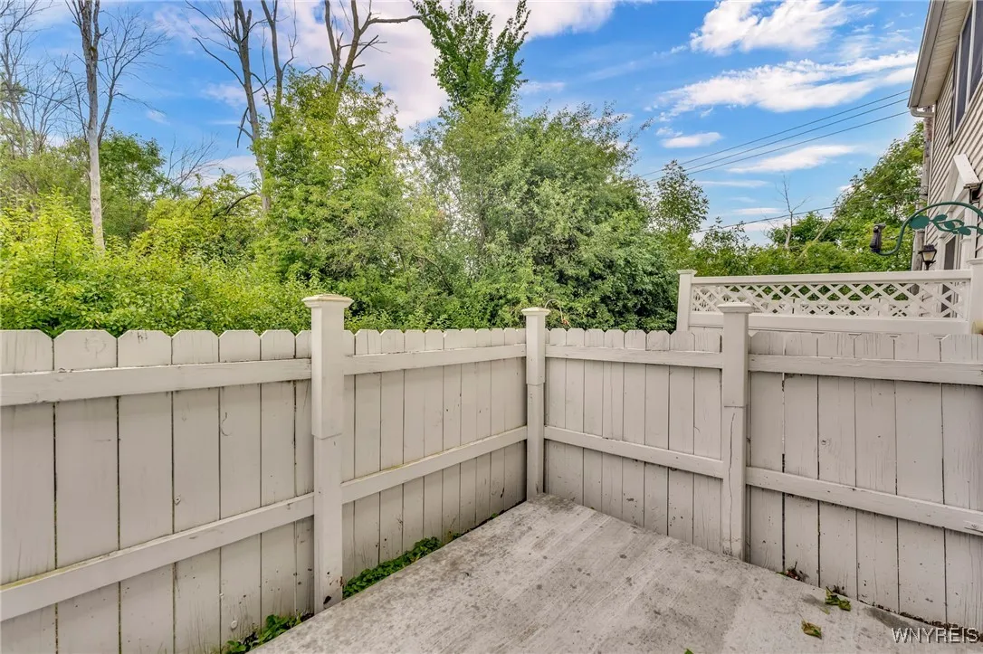 571 Burroughs Drive, Amherst, New York 14226, Amherst, New York 14226, 2 Bedrooms Bedrooms, 8 Rooms Rooms,1 BathroomBathrooms,Residential,For Sale,571 Burroughs Drive, Amherst, New York 14226,B1627870