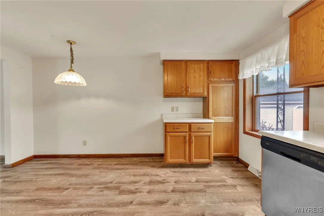 571 Burroughs Drive, Amherst, New York 14226, Amherst, New York 14226, 2 Bedrooms Bedrooms, 8 Rooms Rooms,1 BathroomBathrooms,Residential,For Sale,571 Burroughs Drive, Amherst, New York 14226,B1627870