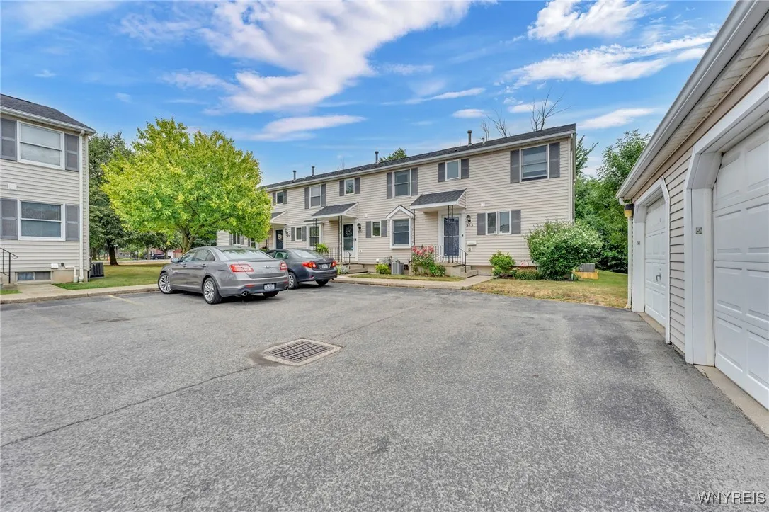 571 Burroughs Drive, Amherst, New York 14226, Amherst, New York 14226, 2 Bedrooms Bedrooms, 8 Rooms Rooms,1 BathroomBathrooms,Residential,For Sale,571 Burroughs Drive, Amherst, New York 14226,B1627870