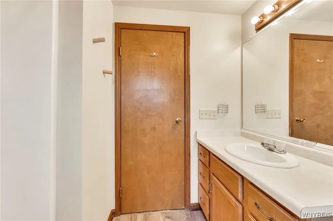 571 Burroughs Drive, Amherst, New York 14226, Amherst, New York 14226, 2 Bedrooms Bedrooms, 8 Rooms Rooms,1 BathroomBathrooms,Residential,For Sale,571 Burroughs Drive, Amherst, New York 14226,B1627870