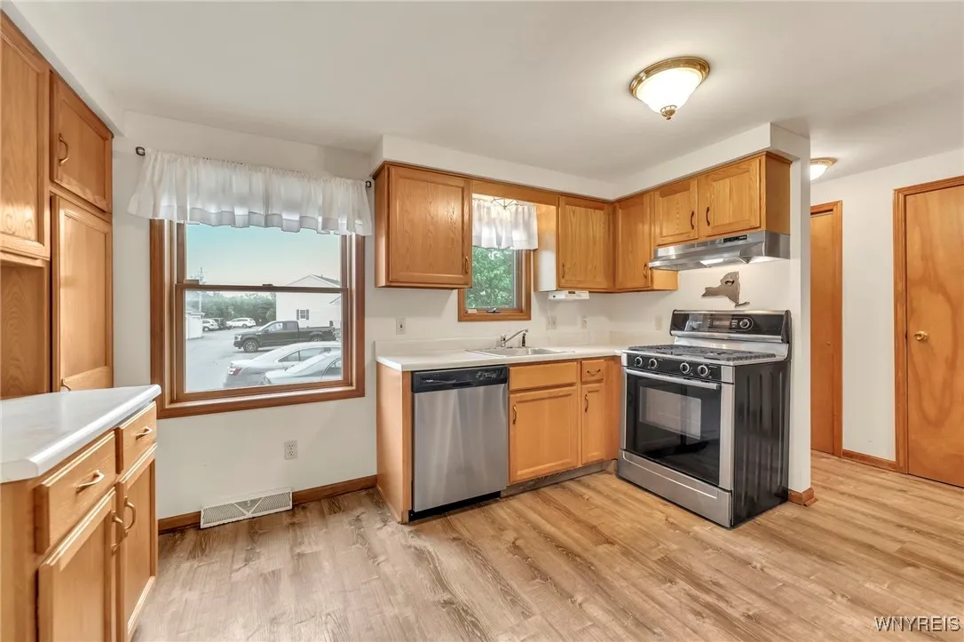 571 Burroughs Drive, Amherst, New York 14226, Amherst, New York 14226, 2 Bedrooms Bedrooms, 8 Rooms Rooms,1 BathroomBathrooms,Residential,For Sale,571 Burroughs Drive, Amherst, New York 14226,B1627870