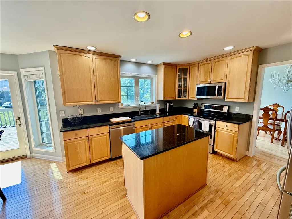15 Meadows End, Penfield, New York 14580, Penfield, New York 14580, 4 Bedrooms Bedrooms, 12 Rooms Rooms,2 BathroomsBathrooms,Residential,Closed,15 Meadows End, Penfield, New York 14580,0,R1625259
