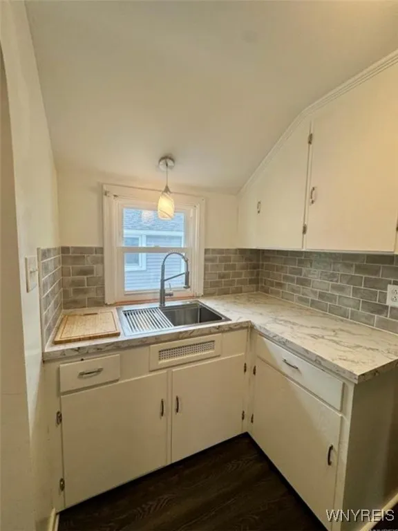 268 Callodine Avenue, Amherst, New York 14226, Amherst, New York 14226, 2 Bedrooms Bedrooms, 4 Rooms Rooms,1 BathroomBathrooms,Residential Lease,For Rent,268 Callodine Avenue, Amherst, New York 14226,B1627921