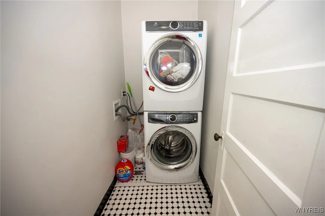 699 Auburn Avenue, Buffalo, New York 14222, Buffalo, New York 14222, 4 Bedrooms Bedrooms, 8 Rooms Rooms,1 BathroomBathrooms,Residential,For Sale,699 Auburn Avenue, Buffalo, New York 14222,B1627832