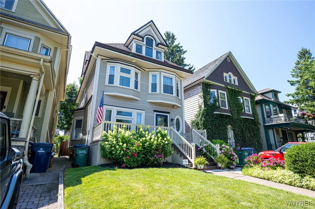 699 Auburn Avenue, Buffalo, New York 14222, Buffalo, New York 14222, 4 Bedrooms Bedrooms, 8 Rooms Rooms,1 BathroomBathrooms,Residential,For Sale,699 Auburn Avenue, Buffalo, New York 14222,B1627832