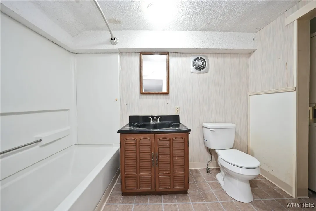 4780 Clark Street, Hamburg, New York 14075, Hamburg, New York 14075, 4 Bedrooms Bedrooms, 11 Rooms Rooms,2 BathroomsBathrooms,Residential,For Sale,4780 Clark Street, Hamburg, New York 14075,B1627905
