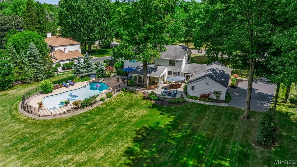 40 Knollwood Lane, Amherst, New York 14221, Amherst, New York 14221, 4 Bedrooms Bedrooms, 10 Rooms Rooms,2 BathroomsBathrooms,Residential,Closed,40 Knollwood Lane, Amherst, New York 14221,0,B1627403