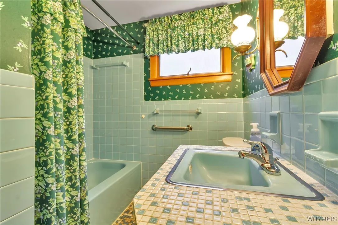 132 Santin Drive, Cheektowaga, New York 14225, Cheektowaga, New York 14225, 3 Bedrooms Bedrooms, 6 Rooms Rooms,2 BathroomsBathrooms,Residential,Closed,132 Santin Drive, Cheektowaga, New York 14225,0,B1627769