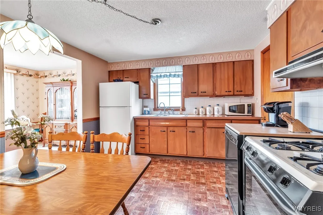 132 Santin Drive, Cheektowaga, New York 14225, Cheektowaga, New York 14225, 3 Bedrooms Bedrooms, 6 Rooms Rooms,2 BathroomsBathrooms,Residential,Closed,132 Santin Drive, Cheektowaga, New York 14225,0,B1627769