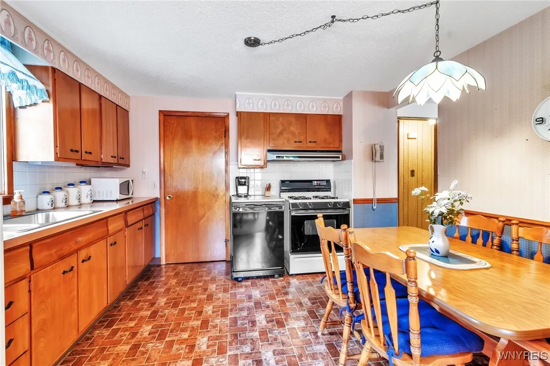 132 Santin Drive, Cheektowaga, New York 14225, Cheektowaga, New York 14225, 3 Bedrooms Bedrooms, 6 Rooms Rooms,2 BathroomsBathrooms,Residential,Closed,132 Santin Drive, Cheektowaga, New York 14225,0,B1627769