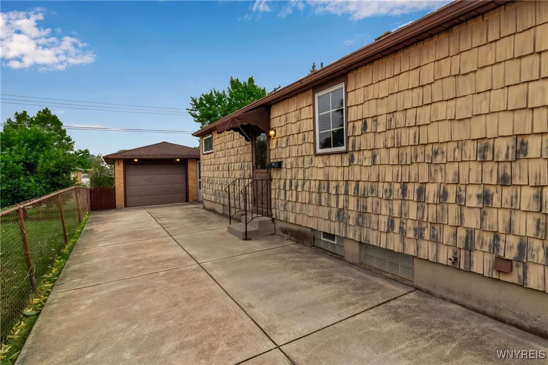 132 Santin Drive, Cheektowaga, New York 14225, Cheektowaga, New York 14225, 3 Bedrooms Bedrooms, 6 Rooms Rooms,2 BathroomsBathrooms,Residential,Closed,132 Santin Drive, Cheektowaga, New York 14225,0,B1627769