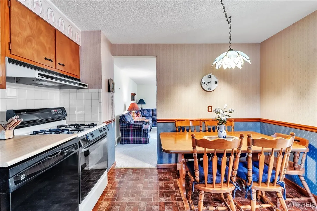 132 Santin Drive, Cheektowaga, New York 14225, Cheektowaga, New York 14225, 3 Bedrooms Bedrooms, 6 Rooms Rooms,2 BathroomsBathrooms,Residential,Closed,132 Santin Drive, Cheektowaga, New York 14225,0,B1627769