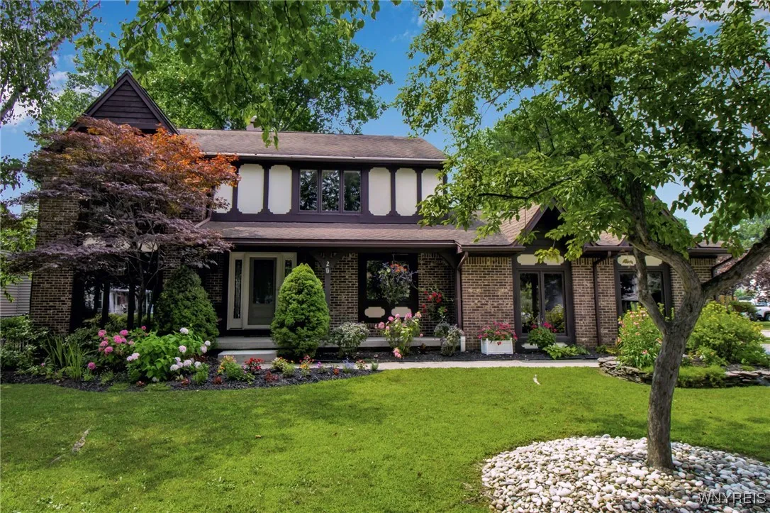2 Silver Thorne Drive, Amherst, New York 14221, Amherst, New York 14221, 4 Bedrooms Bedrooms, 9 Rooms Rooms,2 BathroomsBathrooms,Residential,Closed,2 Silver Thorne Drive, Amherst, New York 14221,0,B1627462