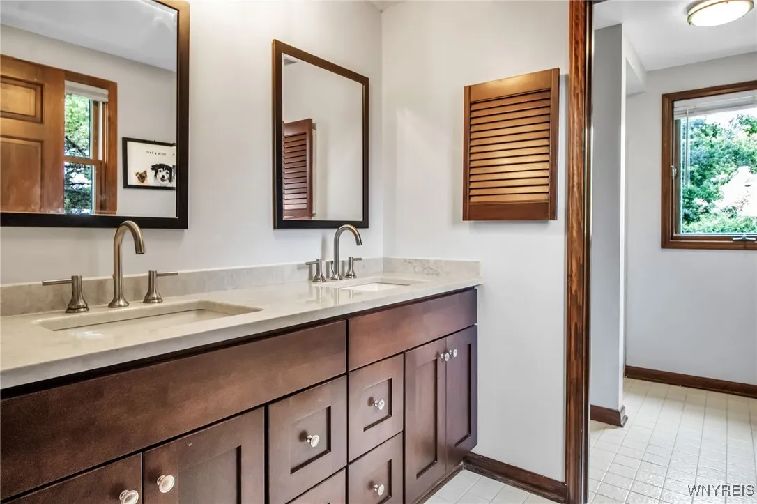 2 Silver Thorne Drive, Amherst, New York 14221, Amherst, New York 14221, 4 Bedrooms Bedrooms, 9 Rooms Rooms,2 BathroomsBathrooms,Residential,Closed,2 Silver Thorne Drive, Amherst, New York 14221,0,B1627462