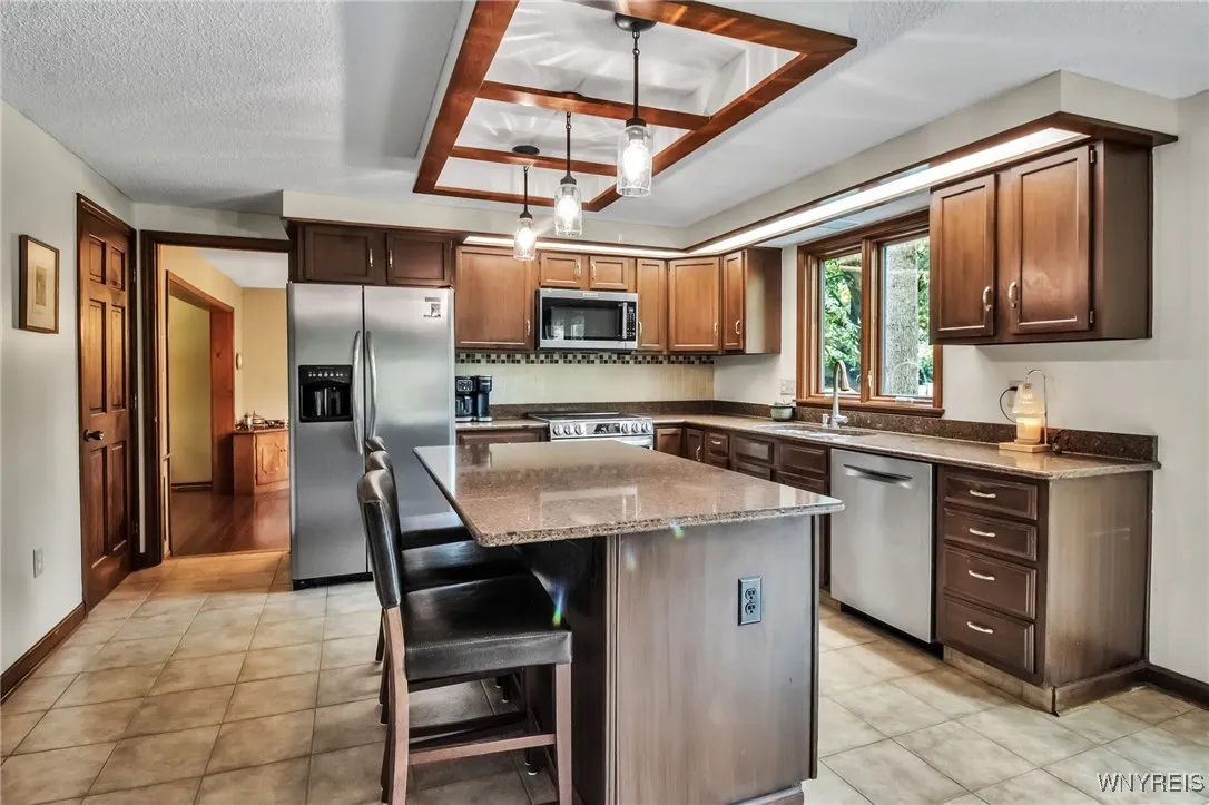 2 Silver Thorne Drive, Amherst, New York 14221, Amherst, New York 14221, 4 Bedrooms Bedrooms, 9 Rooms Rooms,2 BathroomsBathrooms,Residential,Closed,2 Silver Thorne Drive, Amherst, New York 14221,0,B1627462