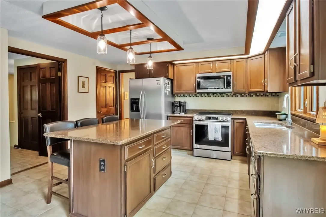2 Silver Thorne Drive, Amherst, New York 14221, Amherst, New York 14221, 4 Bedrooms Bedrooms, 9 Rooms Rooms,2 BathroomsBathrooms,Residential,Closed,2 Silver Thorne Drive, Amherst, New York 14221,0,B1627462