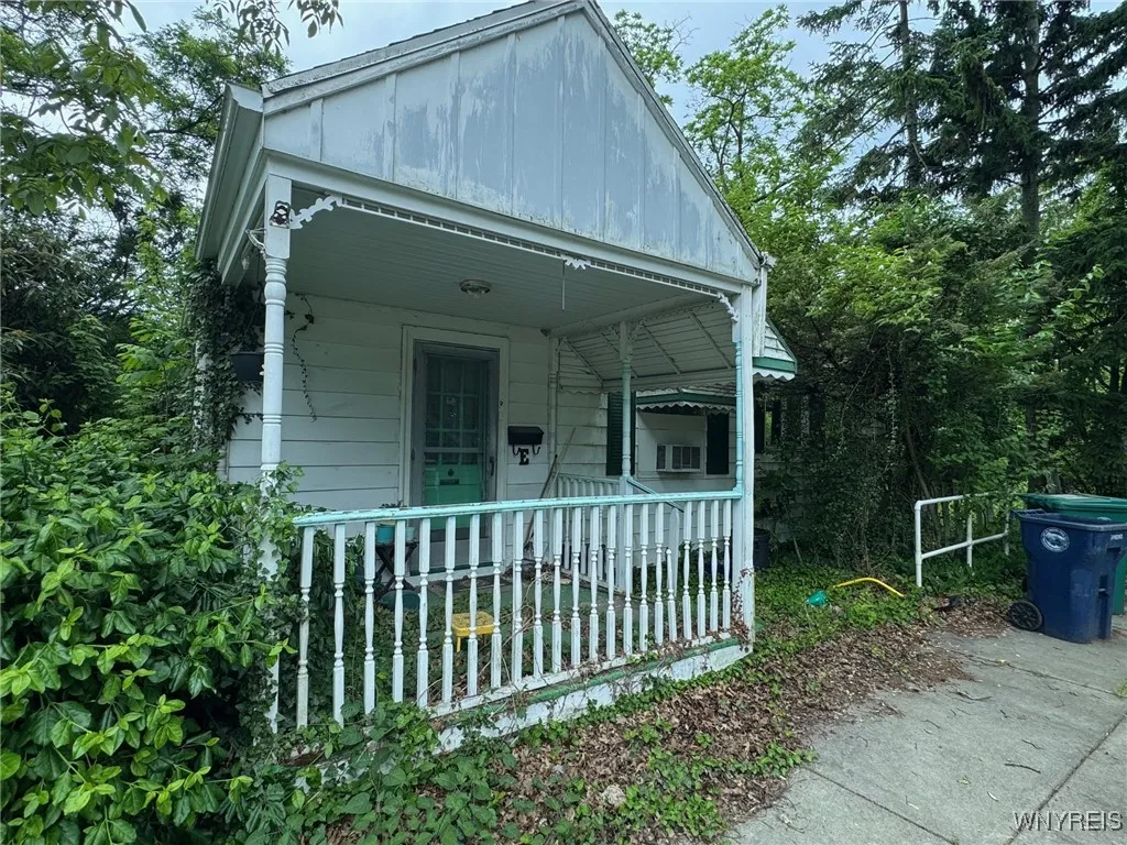 8226 Laughlin Drive, Niagara Falls, New York 14304, Niagara Falls, New York 14304, 2 Bedrooms Bedrooms, 8 Rooms Rooms,1 BathroomBathrooms,Residential,Closed,8226 Laughlin Drive, Niagara Falls, New York 14304,0,B1625174