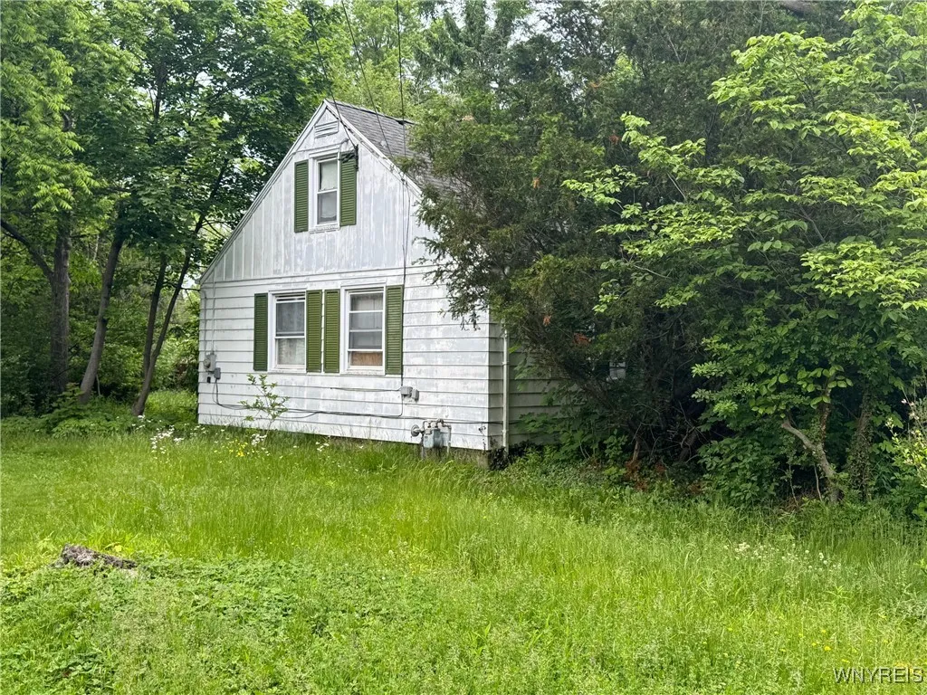 8226 Laughlin Drive, Niagara Falls, New York 14304, Niagara Falls, New York 14304, 2 Bedrooms Bedrooms, 8 Rooms Rooms,1 BathroomBathrooms,Residential,Closed,8226 Laughlin Drive, Niagara Falls, New York 14304,0,B1625174