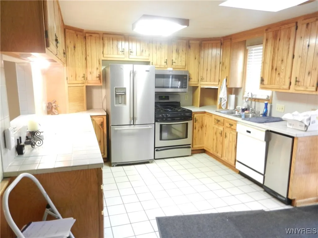 42 Sandra Place, Hamburg, New York 14075, Hamburg, New York 14075, 4 Bedrooms Bedrooms, 8 Rooms Rooms,2 BathroomsBathrooms,Residential,For Sale,42 Sandra Place, Hamburg, New York 14075,B1627847