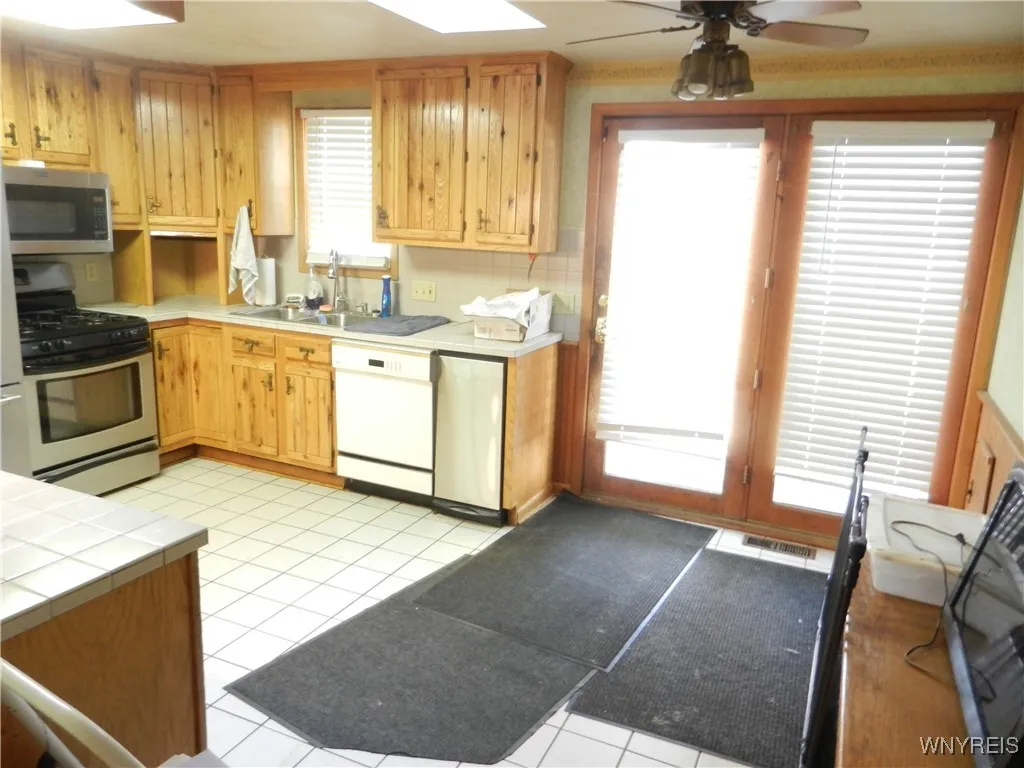 42 Sandra Place, Hamburg, New York 14075, Hamburg, New York 14075, 4 Bedrooms Bedrooms, 8 Rooms Rooms,2 BathroomsBathrooms,Residential,For Sale,42 Sandra Place, Hamburg, New York 14075,B1627847