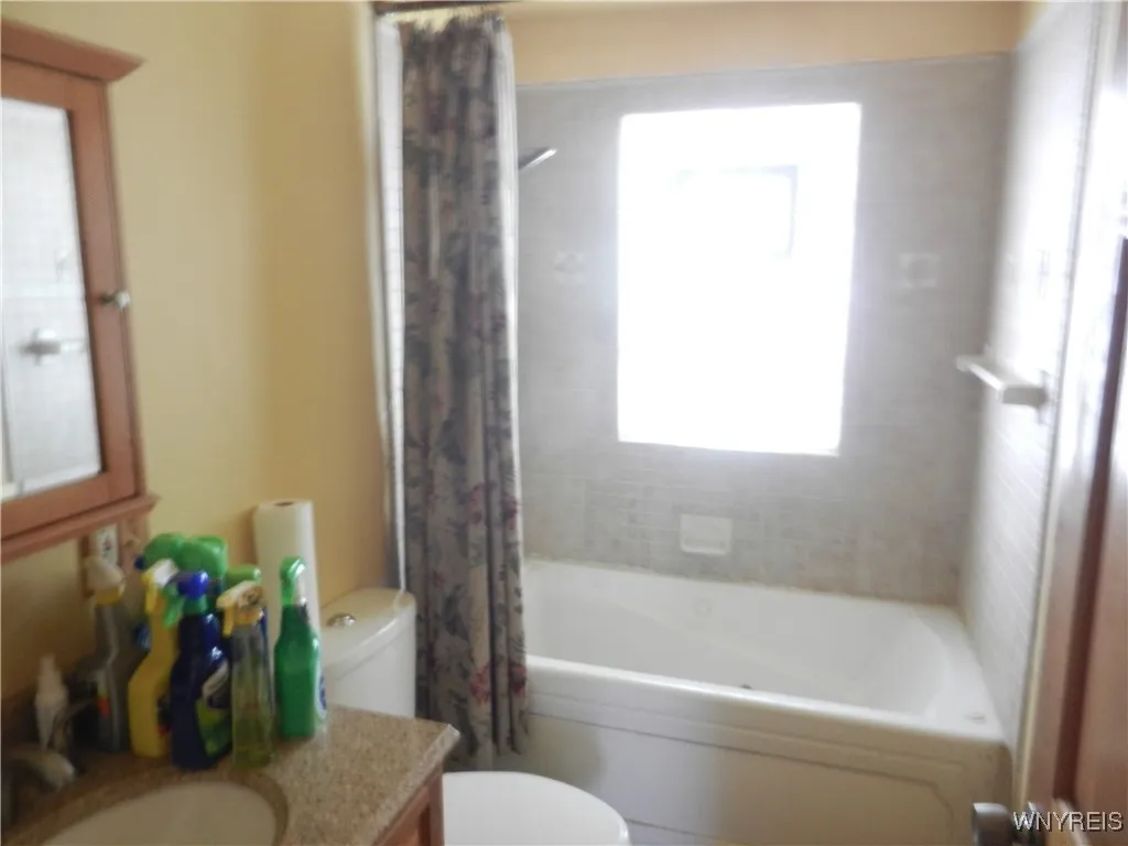 42 Sandra Place, Hamburg, New York 14075, Hamburg, New York 14075, 4 Bedrooms Bedrooms, 8 Rooms Rooms,2 BathroomsBathrooms,Residential,For Sale,42 Sandra Place, Hamburg, New York 14075,B1627847