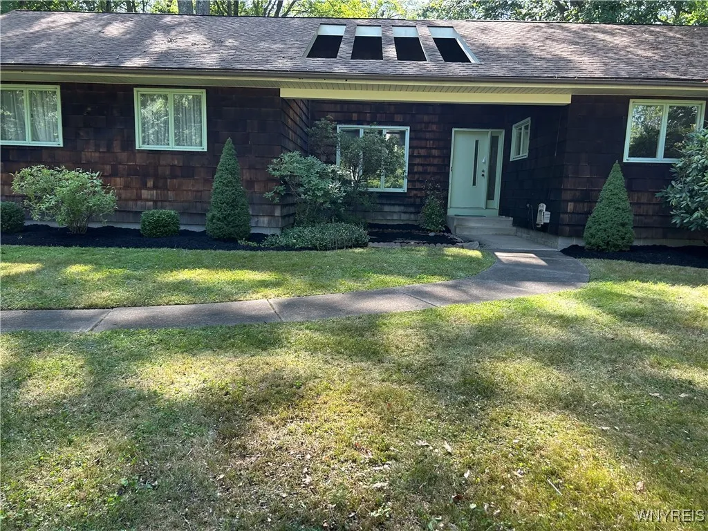 60 Highland Drive, Elma, New York 14059, Elma, New York 14059, 4 Bedrooms Bedrooms, 8 Rooms Rooms,2 BathroomsBathrooms,Residential,For Sale,60 Highland Drive, Elma, New York 14059,0,B1627652