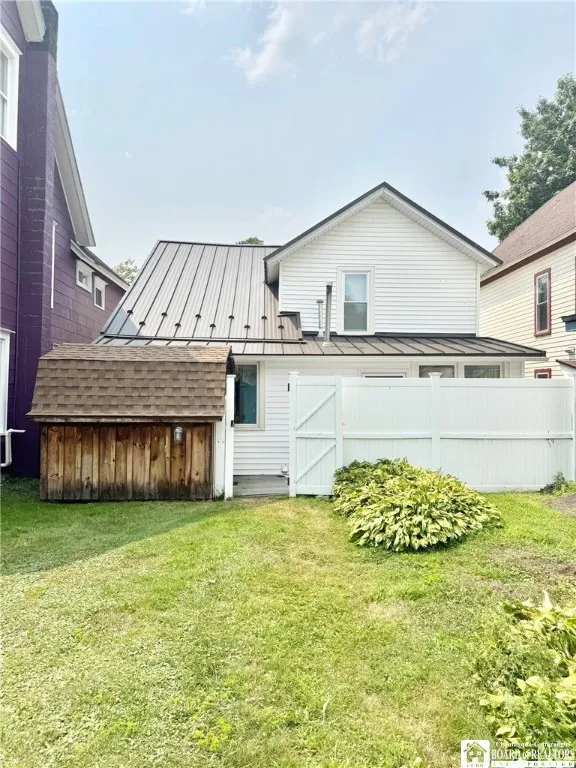 8 Cleveland Avenue E, Pomfret, New York 14752, Pomfret, New York 14752, 4 Bedrooms Bedrooms, 9 Rooms Rooms,2 BathroomsBathrooms,Residential,Closed,8 Cleveland Avenue E, Pomfret, New York 14752,0,R1628016