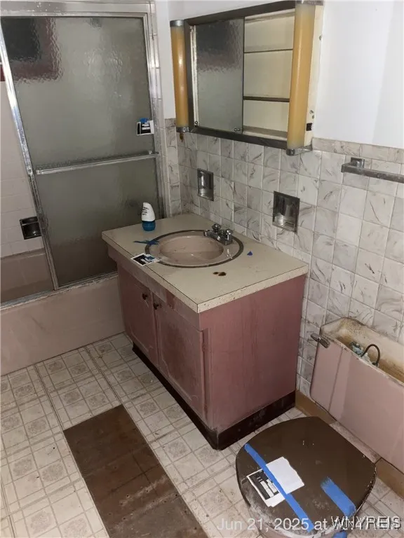 1726 South Park Avenue, Buffalo, New York 14220, Buffalo, New York 14220, 6 Bedrooms Bedrooms, ,2 BathroomsBathrooms,Residential,For Sale,1726 South Park Avenue, Buffalo, New York 14220,B1628017