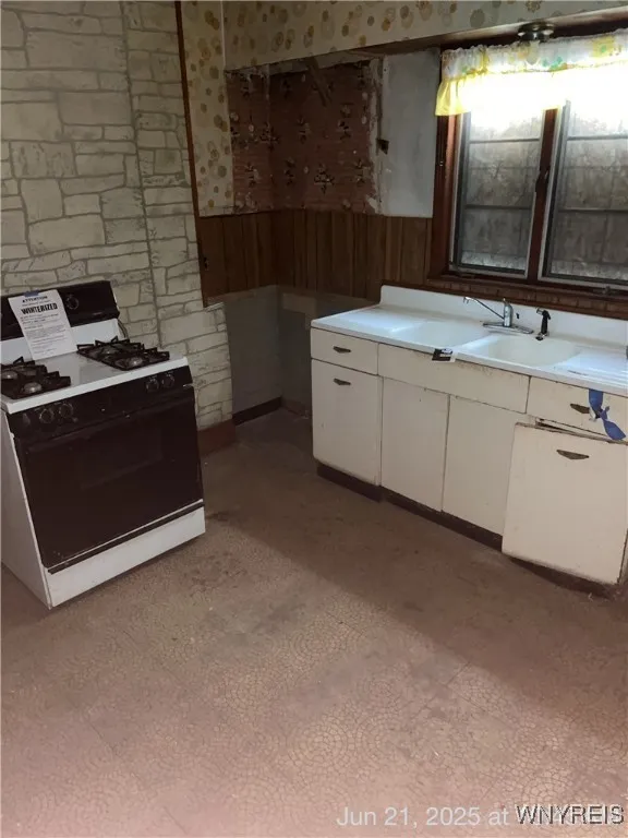 1726 South Park Avenue, Buffalo, New York 14220, Buffalo, New York 14220, 6 Bedrooms Bedrooms, ,2 BathroomsBathrooms,Residential,For Sale,1726 South Park Avenue, Buffalo, New York 14220,B1628017