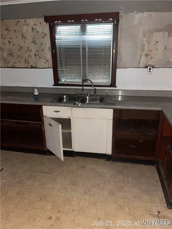 1726 South Park Avenue, Buffalo, New York 14220, Buffalo, New York 14220, 6 Bedrooms Bedrooms, ,2 BathroomsBathrooms,Residential,For Sale,1726 South Park Avenue, Buffalo, New York 14220,B1628017
