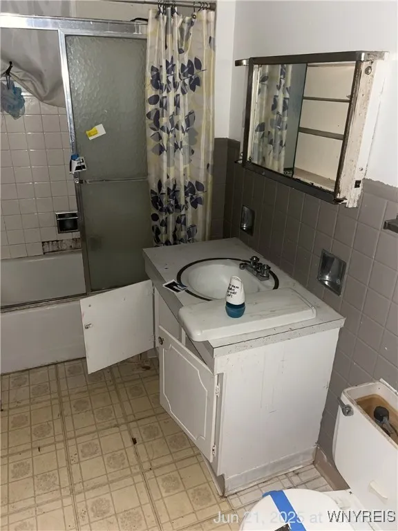 1726 South Park Avenue, Buffalo, New York 14220, Buffalo, New York 14220, 6 Bedrooms Bedrooms, ,2 BathroomsBathrooms,Residential,For Sale,1726 South Park Avenue, Buffalo, New York 14220,B1628017