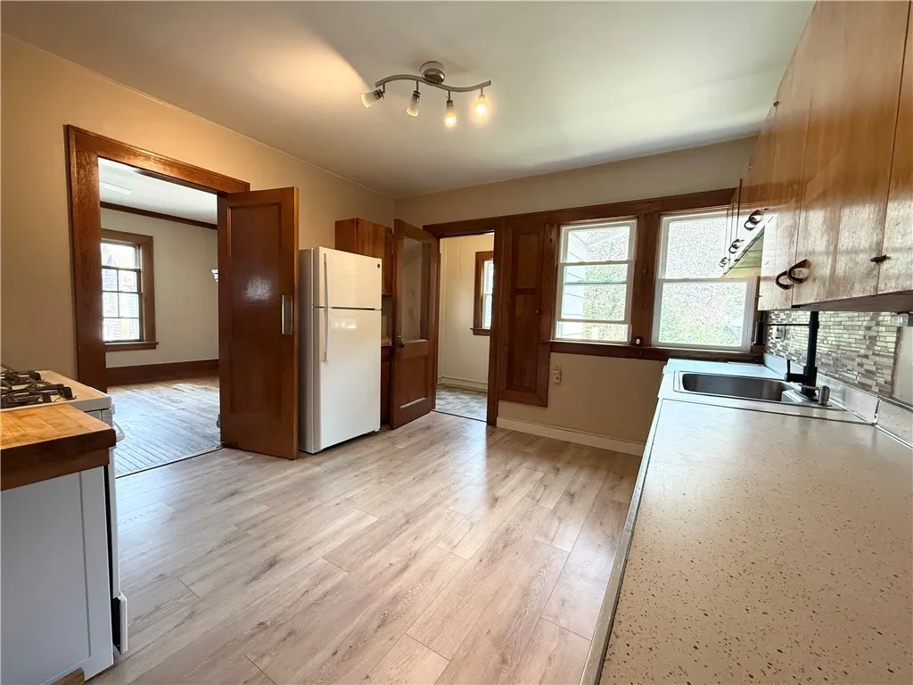 61 Oxford Street, Bradford City, Pennsylvania 1670, Bradford City, Pennsylvania 16701, 5 Bedrooms Bedrooms, 8 Rooms Rooms,2 BathroomsBathrooms,Residential,Closed,61 Oxford Street, Bradford City, Pennsylvania 1670,0,R1627461