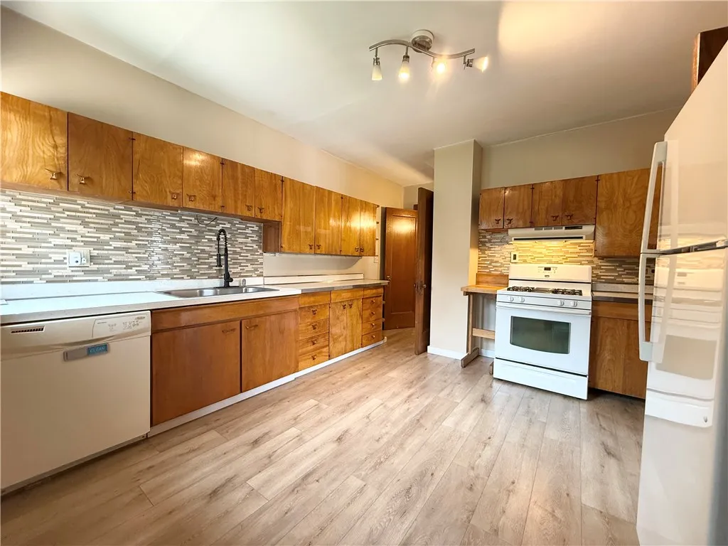 61 Oxford Street, Bradford City, Pennsylvania 1670, Bradford City, Pennsylvania 16701, 5 Bedrooms Bedrooms, 8 Rooms Rooms,2 BathroomsBathrooms,Residential,Closed,61 Oxford Street, Bradford City, Pennsylvania 1670,0,R1627461