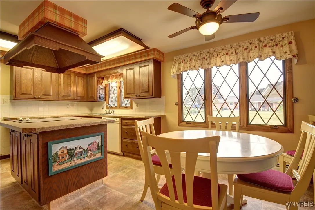 8391 Carol Court, Niagara, New York 14304, Niagara, New York 14304, 4 Bedrooms Bedrooms, 8 Rooms Rooms,1 BathroomBathrooms,Residential,Closed,8391 Carol Court, Niagara, New York 14304,0,B1628048