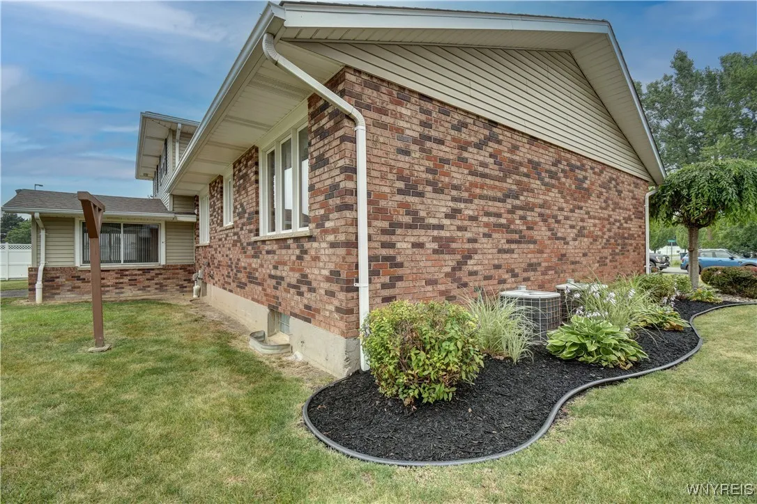 8391 Carol Court, Niagara, New York 14304, Niagara, New York 14304, 4 Bedrooms Bedrooms, 8 Rooms Rooms,1 BathroomBathrooms,Residential,Closed,8391 Carol Court, Niagara, New York 14304,0,B1628048