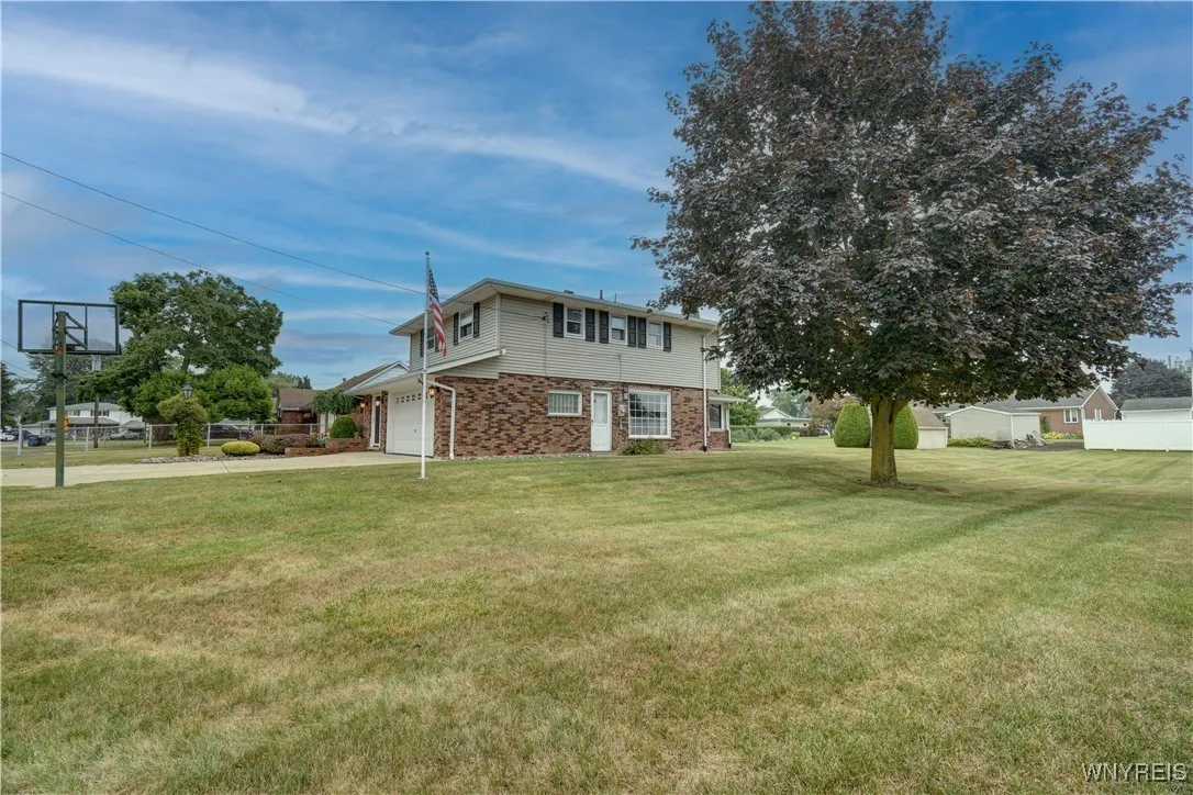 8391 Carol Court, Niagara, New York 14304, Niagara, New York 14304, 4 Bedrooms Bedrooms, 8 Rooms Rooms,1 BathroomBathrooms,Residential,Closed,8391 Carol Court, Niagara, New York 14304,0,B1628048