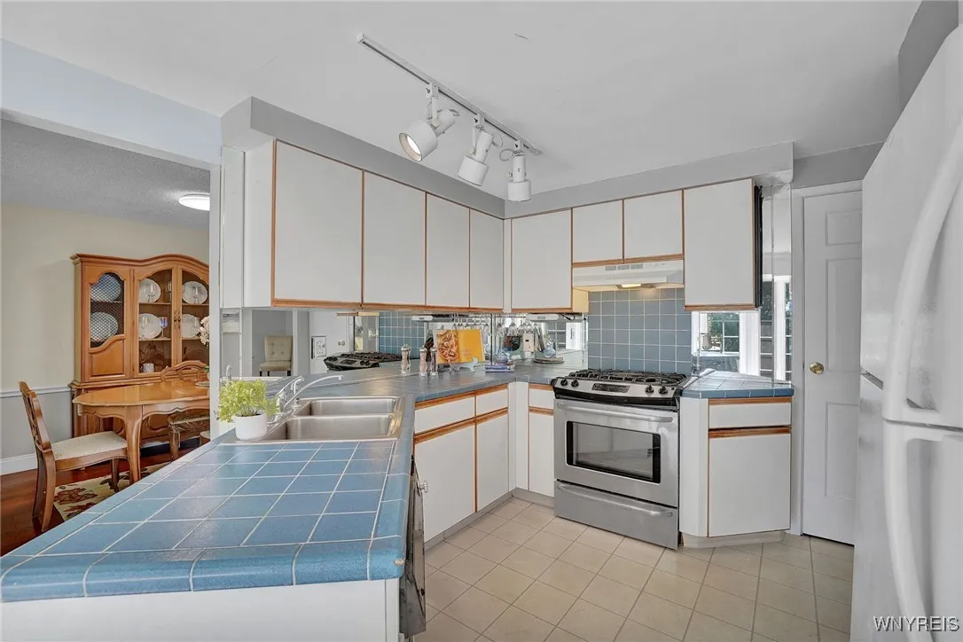 5007 Overlook Point, Hamburg, New York 14075, Hamburg, New York 14075, 4 Bedrooms Bedrooms, 8 Rooms Rooms,1 BathroomBathrooms,Residential,For Sale,5007 Overlook Point, Hamburg, New York 14075,B1627837