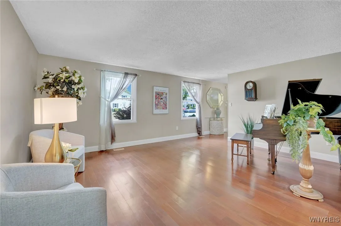 5007 Overlook Point, Hamburg, New York 14075, Hamburg, New York 14075, 4 Bedrooms Bedrooms, 8 Rooms Rooms,1 BathroomBathrooms,Residential,For Sale,5007 Overlook Point, Hamburg, New York 14075,B1627837