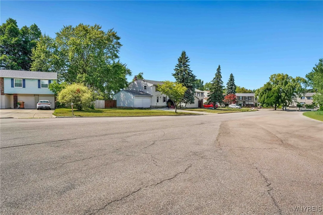 5007 Overlook Point, Hamburg, New York 14075, Hamburg, New York 14075, 4 Bedrooms Bedrooms, 8 Rooms Rooms,1 BathroomBathrooms,Residential,For Sale,5007 Overlook Point, Hamburg, New York 14075,B1627837