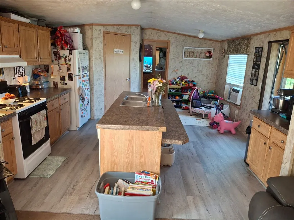 1309 Stone Church Road, Junius, New York 13165, Junius, New York 13165, 3 Bedrooms Bedrooms, 7 Rooms Rooms,2 BathroomsBathrooms,Residential,Closed,1309 Stone Church Road, Junius, New York 13165,0,R1627973