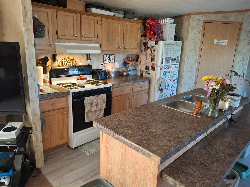 1309 Stone Church Road, Junius, New York 13165, Junius, New York 13165, 3 Bedrooms Bedrooms, 7 Rooms Rooms,2 BathroomsBathrooms,Residential,Closed,1309 Stone Church Road, Junius, New York 13165,0,R1627973