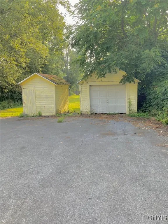 garage/shed