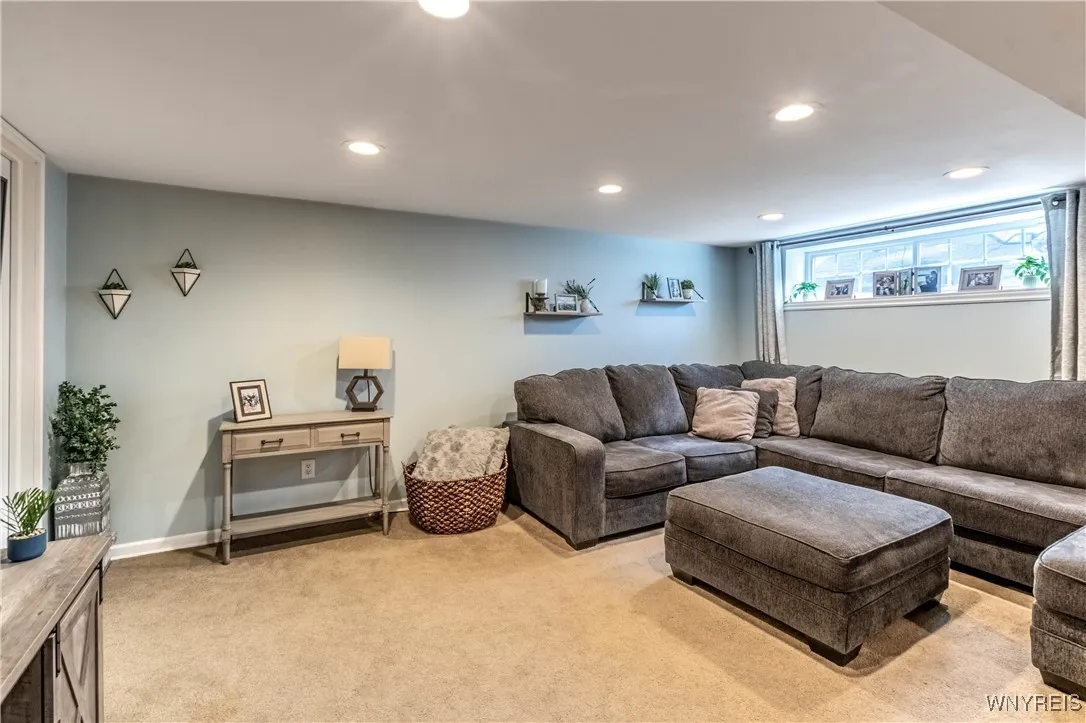 15 Wedgewood Drive, West Seneca, New York 14224, West Seneca, New York 14224, 3 Bedrooms Bedrooms, 7 Rooms Rooms,2 BathroomsBathrooms,Residential,Closed,15 Wedgewood Drive, West Seneca, New York 14224,0,B1627449