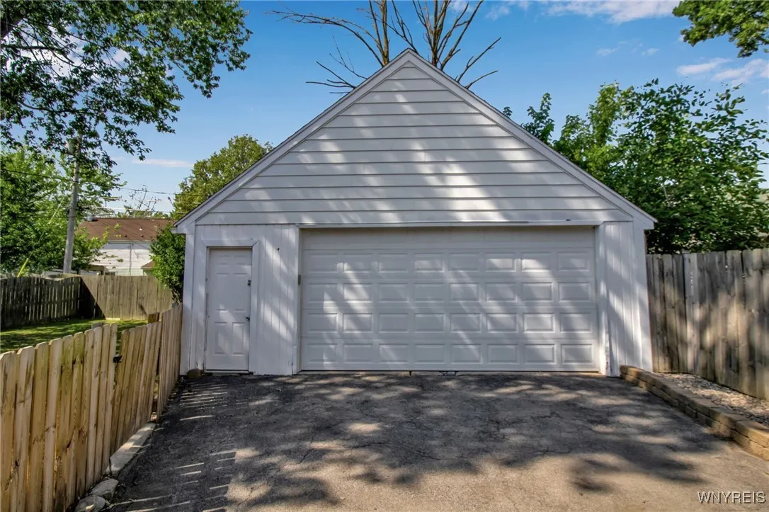 46 Commodore Avenue, Tonawanda, New York 14150, Tonawanda, New York 14150, 4 Bedrooms Bedrooms, ,2 BathroomsBathrooms,Residential,Closed,46 Commodore Avenue, Tonawanda, New York 14150,0,B1627914