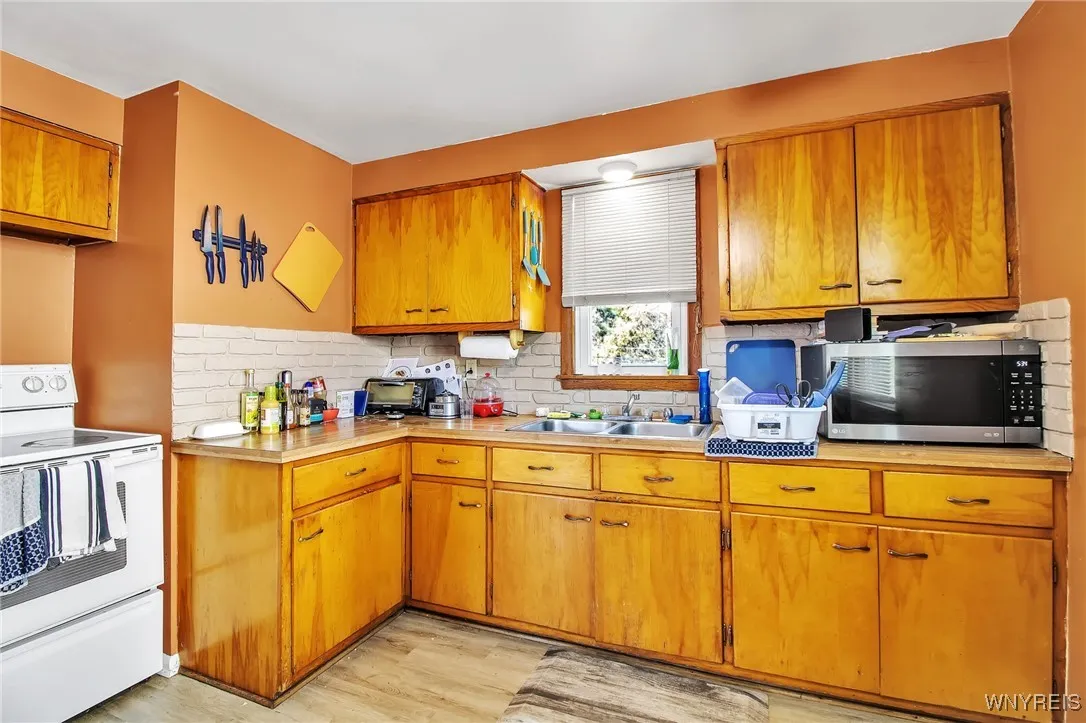 46 Commodore Avenue, Tonawanda, New York 14150, Tonawanda, New York 14150, 4 Bedrooms Bedrooms, ,2 BathroomsBathrooms,Residential,Closed,46 Commodore Avenue, Tonawanda, New York 14150,0,B1627914