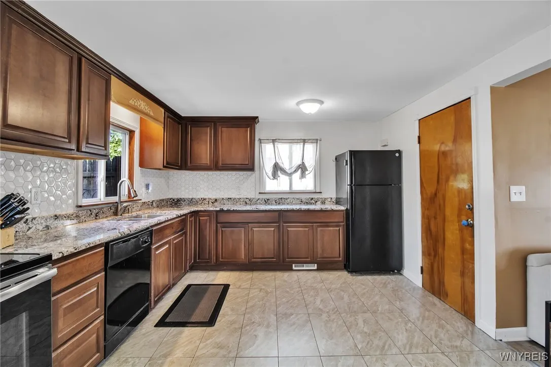 46 Commodore Avenue, Tonawanda, New York 14150, Tonawanda, New York 14150, 4 Bedrooms Bedrooms, ,2 BathroomsBathrooms,Residential,Closed,46 Commodore Avenue, Tonawanda, New York 14150,0,B1627914